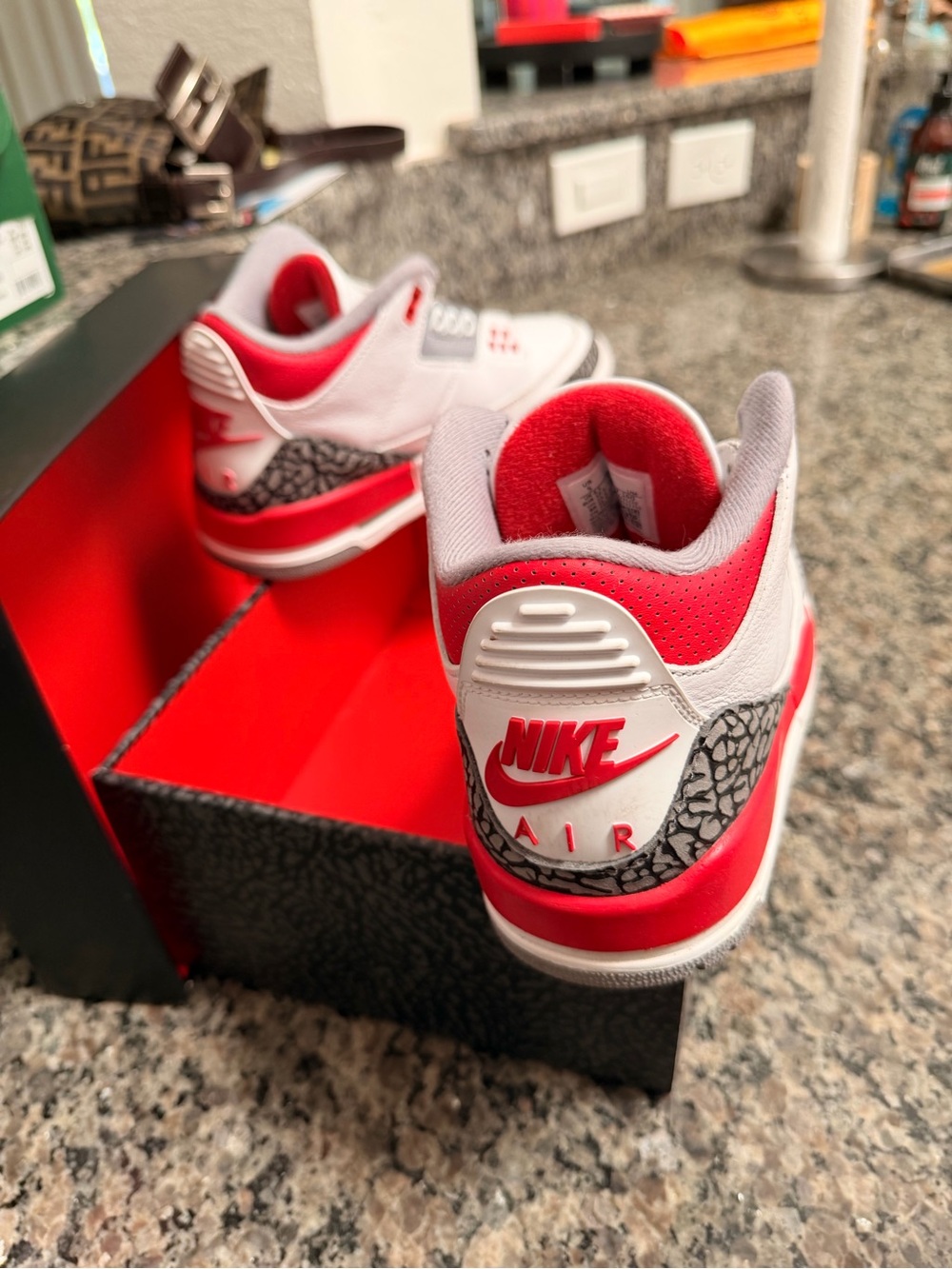 Air jordan 3 retro white and red black - Picture 3 of 5